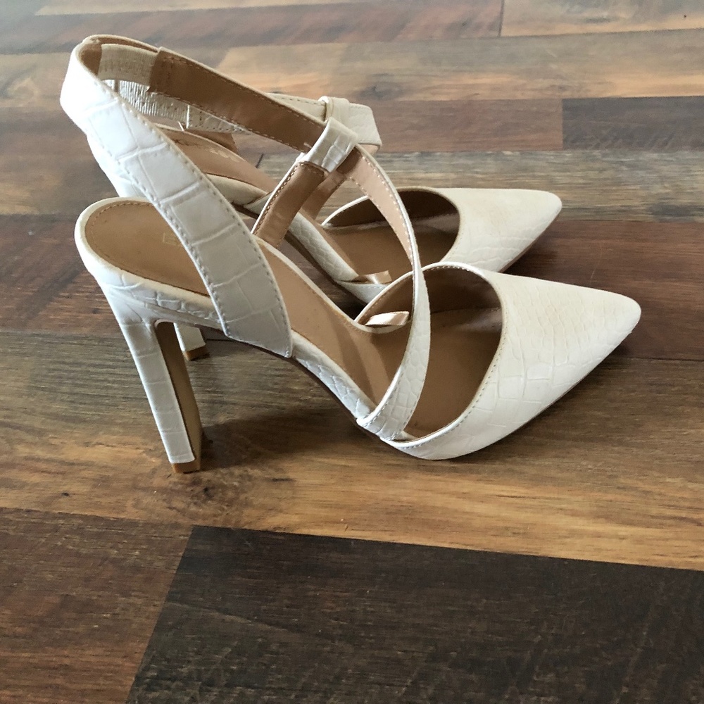 Express women’s shoes, size 7